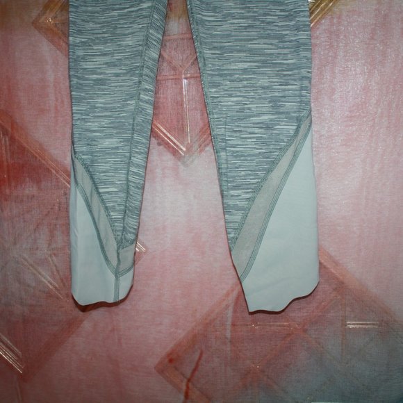 Lululemon Striped Gray & White Leggings 🌵 4 - Picture 5 of 12